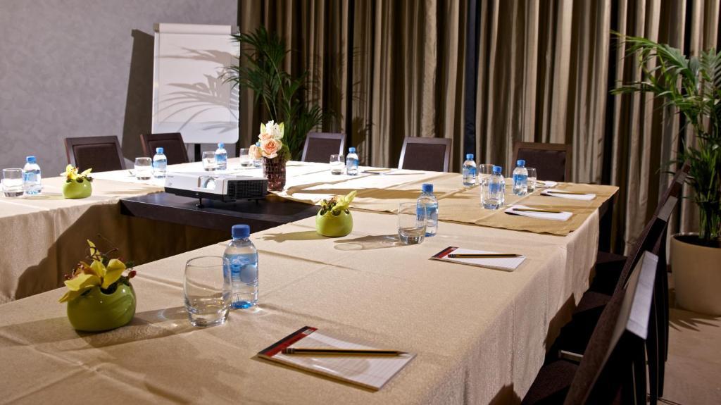 The Royal Riviera Hotel Doha Eksteriør billede